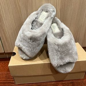 BNIB Women UGG Annia Peep Toe Slippers Sheepskin Fur Campfire Gray Size 5